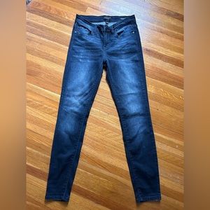 Dark washed non distressed skinny fit mid rise Judy Blue jeans